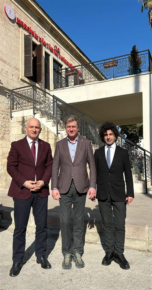 Opera Genel Müdürü.jpg